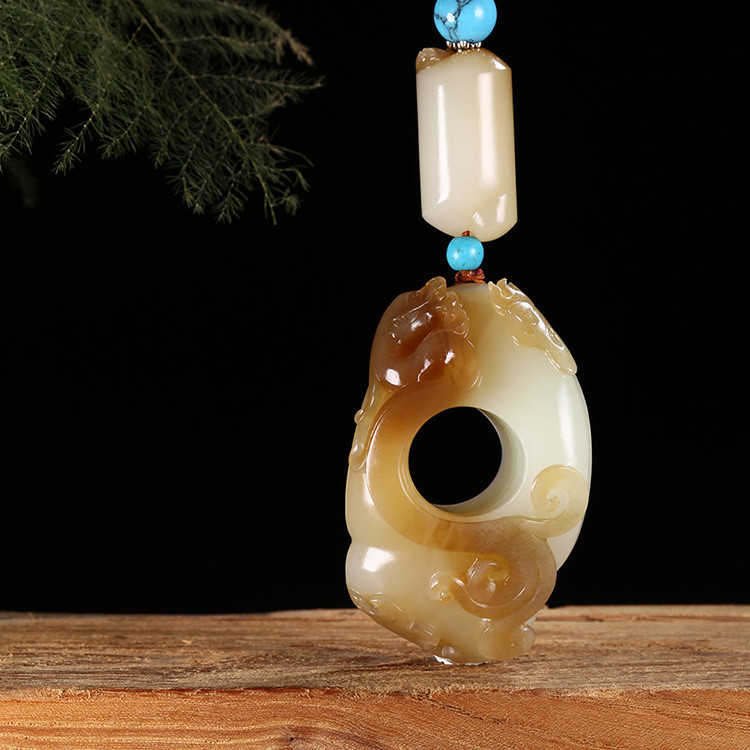 游龍?zhí)煜潞吞镉穹鹿艗旒?，白玉生肖龍?xiàng)鏈掛墜