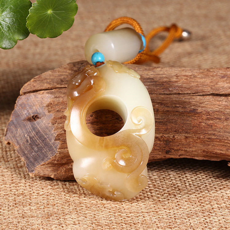 游龍?zhí)煜潞吞镉穹鹿艗旒?，白玉生肖龍?xiàng)鏈掛墜