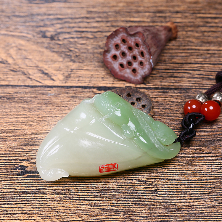 和田翠青玉山料魚掛墜，玉墜蓮蓬玉石項鏈