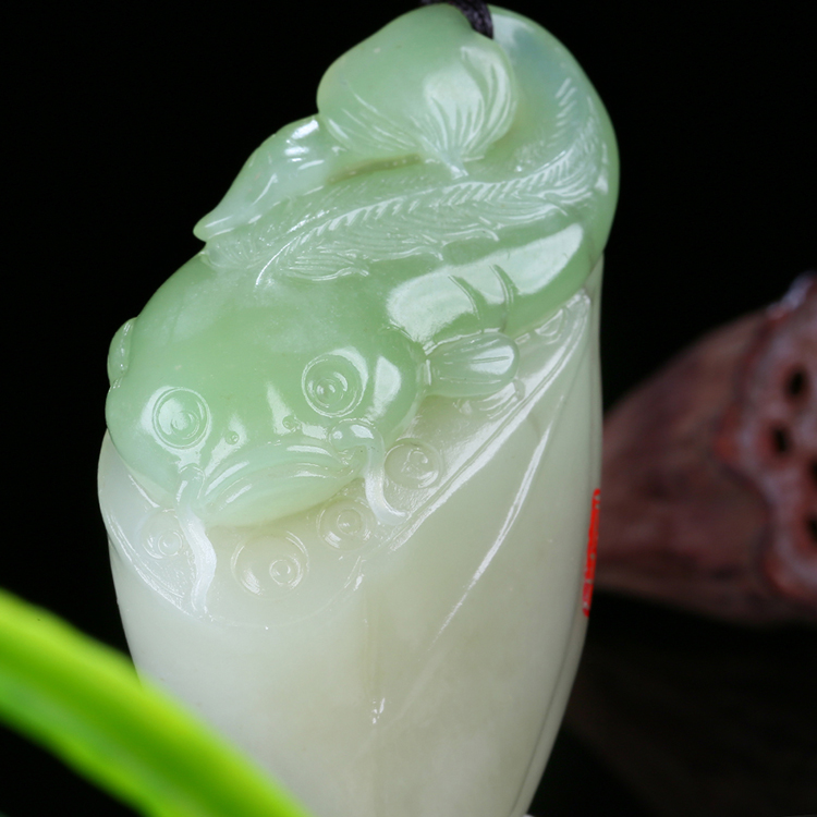 和田翠青玉山料魚掛墜，玉墜蓮蓬玉石項鏈