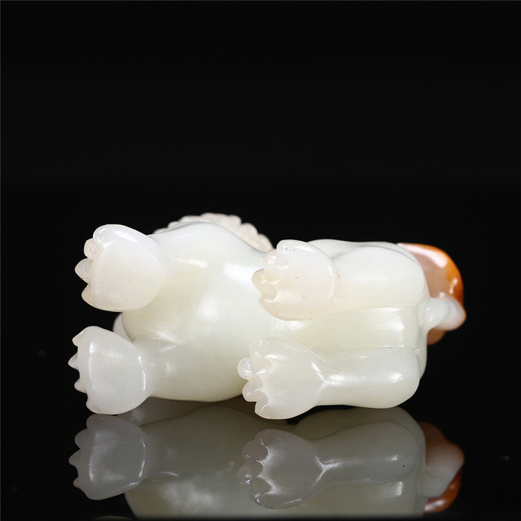 天然籽料真皮獅子手玩件，百獸之王白玉擺件