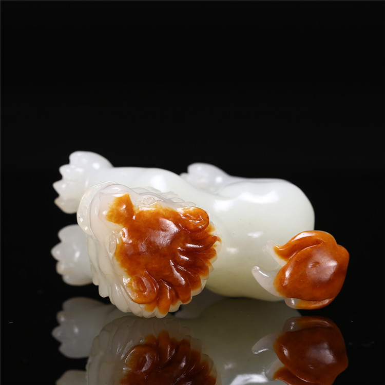 天然籽料真皮獅子手玩件，百獸之王白玉擺件