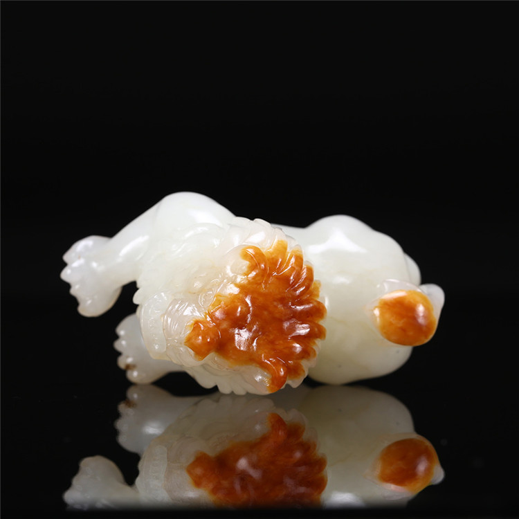 天然籽料真皮獅子手玩件，百獸之王白玉擺件