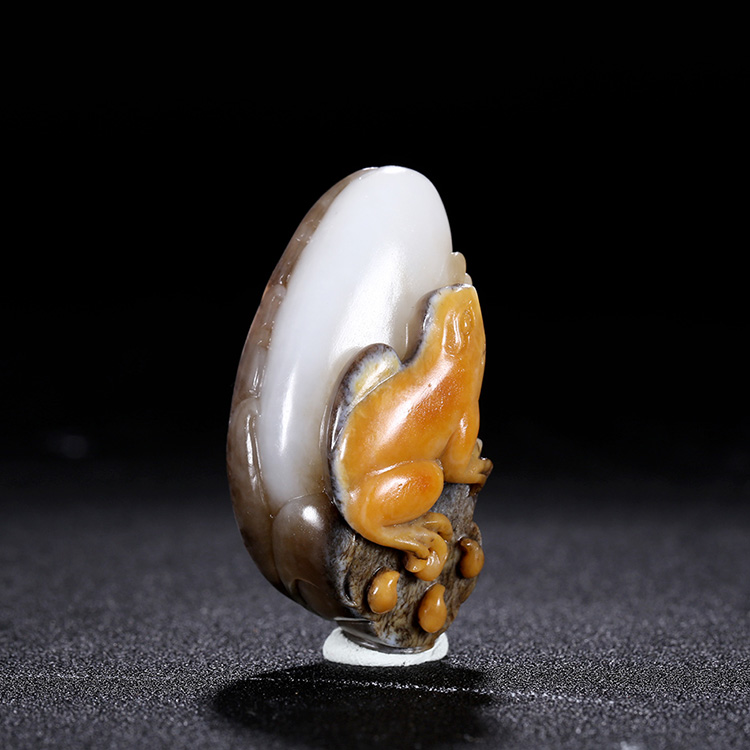 呱呱來(lái)財(cái)天然玉石掛件，新疆和田玉青蛙手把件