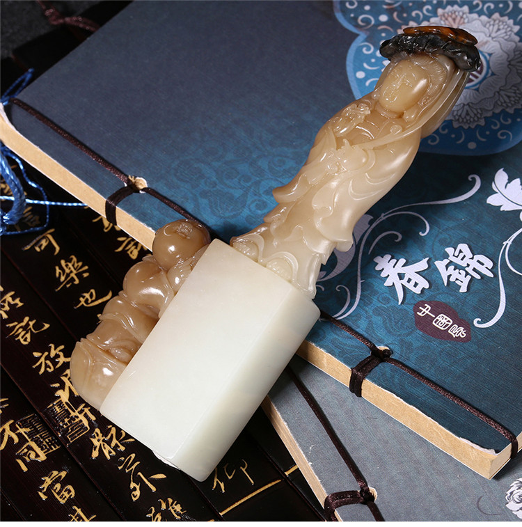 童子拜觀音白玉印章，立體圓雕和田玉手把件