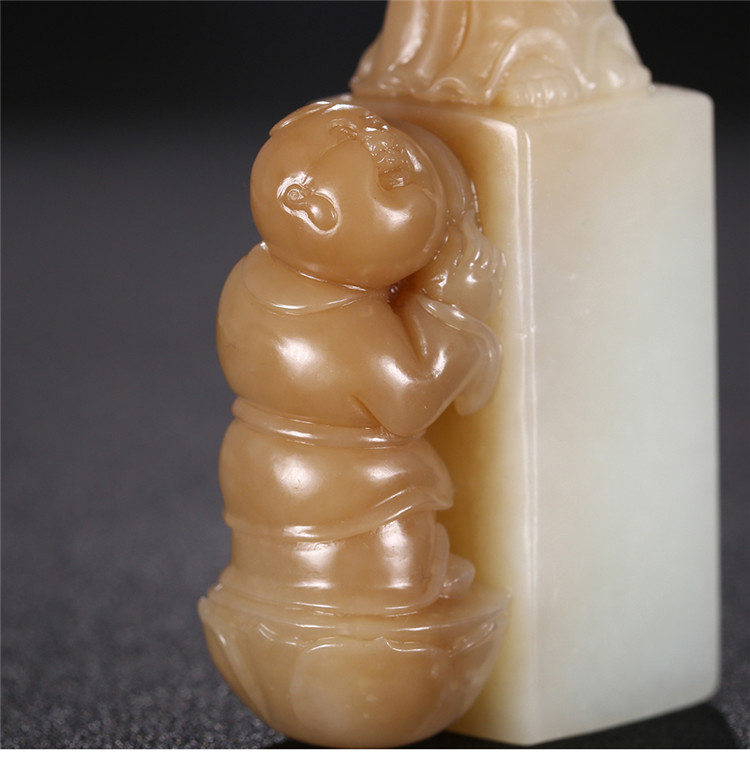 童子拜觀音白玉印章，立體圓雕和田玉手把件
