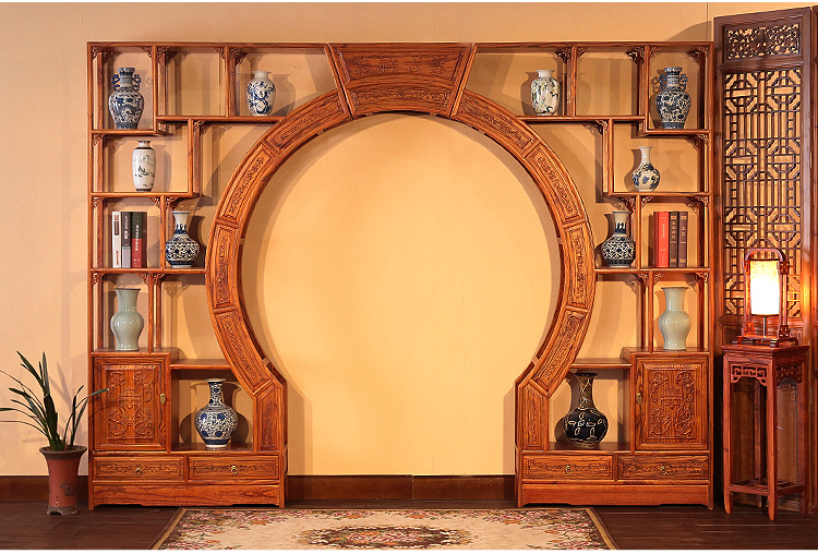 中式實(shí)木雙圈月洞門(mén)博古架，雙面雕花隔斷南榆