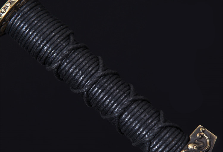 劍氣凌然龍泉小漢劍短劍，四面花紋鋼冷兵器