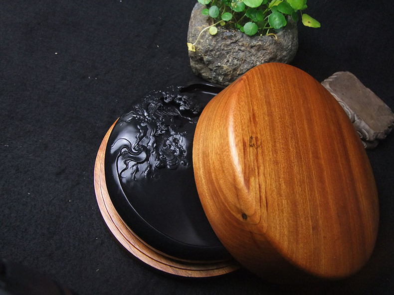 歙硯雕刻精致山水硯臺(tái)，精品老坑龍尾硯