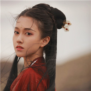 紅衣冷艷古風女子真人頭像，女生古風qq頭像