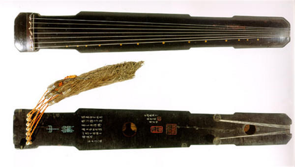 中國傳統(tǒng)古典優(yōu)美樂器古琴