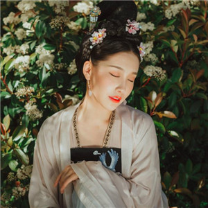深深庭院美人古風頭像，漢服真人頭像qq頭像