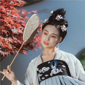 深深庭院美人古風頭像，漢服真人頭像qq頭像