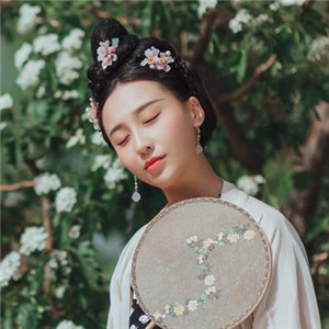 深深庭院美人古風頭像，漢服真人頭像qq頭像
