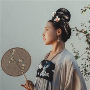 深深庭院美人古風頭像，漢服真人頭像qq頭像
