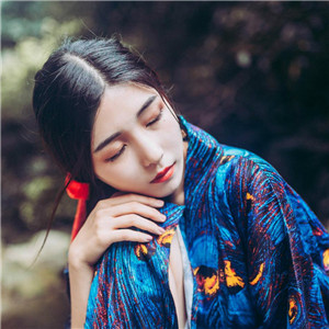 林間溪水靈氣女子頭像，唯美古風(fēng)頭像真人