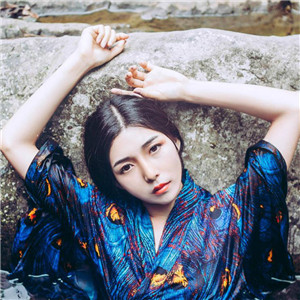 林間溪水靈氣女子頭像，唯美古風(fēng)頭像真人