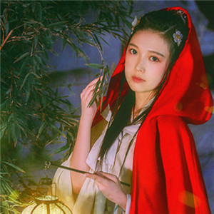 夜深庭間女子古風(fēng)頭像大全，紅斗篷美人qq頭像