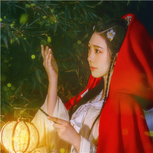 夜深庭間女子古風(fēng)頭像大全，紅斗篷美人qq頭像