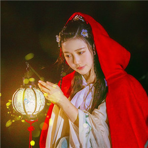 夜深庭間女子古風(fēng)頭像大全，紅斗篷美人qq頭像