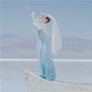 冰靈純凈藍(lán)衣漢服女子頭像，可愛(ài)女生古風(fēng)真人