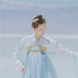 冰靈純凈藍(lán)衣漢服女子頭像，可愛(ài)女生古風(fēng)真人