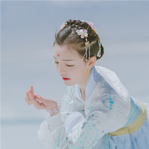 冰靈純凈藍(lán)衣漢服女子頭像，可愛(ài)女生古風(fēng)真人