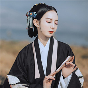 孤傲冷寂女子古風(fēng)頭像，真人女生qq頭像