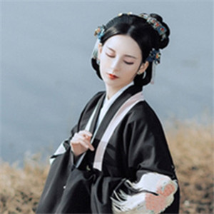 孤傲冷寂女子古風(fēng)頭像，真人女生qq頭像