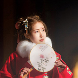 冬日暖陽伊人紅襖古風(fēng)頭像，甜美可愛真人女生