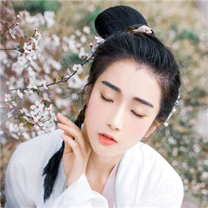 櫻花樹(shù)下古風(fēng)女子頭像，真人古風(fēng)頭像大全