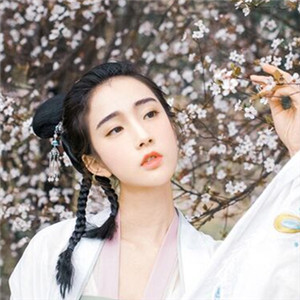 櫻花樹(shù)下古風(fēng)女子頭像，真人古風(fēng)頭像大全