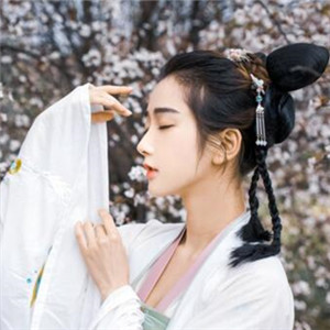 櫻花樹(shù)下古風(fēng)女子頭像，真人古風(fēng)頭像大全