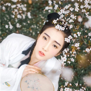 櫻花樹(shù)下古風(fēng)女子頭像，真人古風(fēng)頭像大全