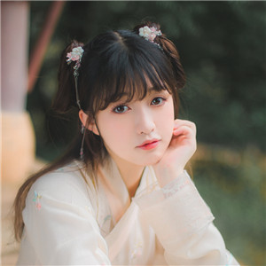 庭院花間漢服少女頭像，古風(fēng)真人唯美qq頭像