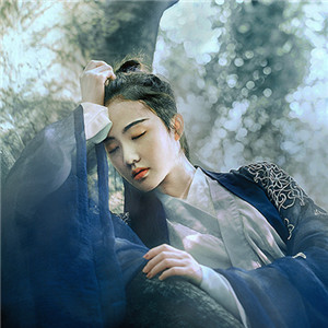 瀟灑肆意古風飲酒女子頭像，好看的真人頭像