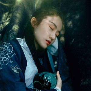 瀟灑肆意古風飲酒女子頭像，好看的真人頭像