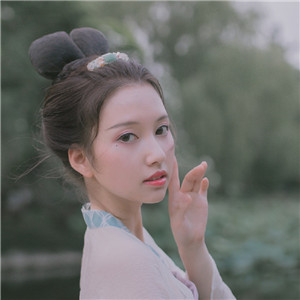 荷塘院內(nèi)美人醉古風(fēng)頭像，女生唯美意境頭像