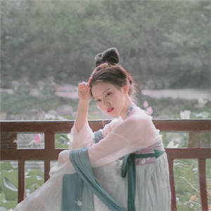 荷塘院內(nèi)美人醉古風(fēng)頭像，女生唯美意境頭像