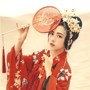 大漠黃沙嫁衣紅裳女子頭像，古風(fēng)艷麗真人頭像
