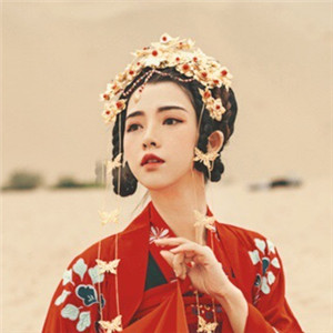 大漠黃沙嫁衣紅裳女子頭像，古風(fēng)艷麗真人頭像