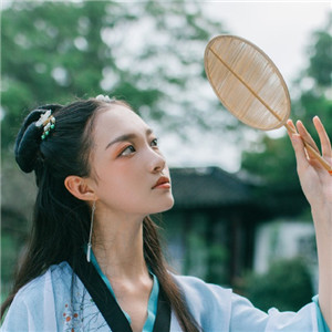 清荷滿塘綠衣小姑娘古風(fēng)頭像，愜意唯美女生頭