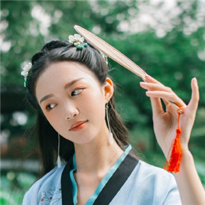 清荷滿塘綠衣小姑娘古風(fēng)頭像，愜意唯美女生頭