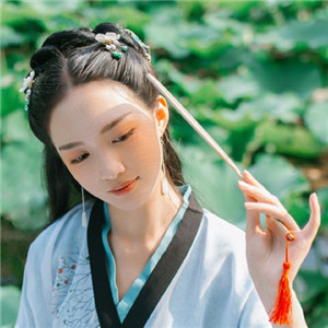 清荷滿塘綠衣小姑娘古風(fēng)頭像，愜意唯美女生頭