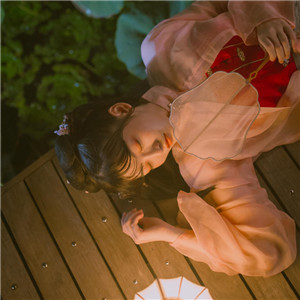 夜色杏粉小依獨(dú)醉酒古風(fēng)頭像，女生古風(fēng)頭像