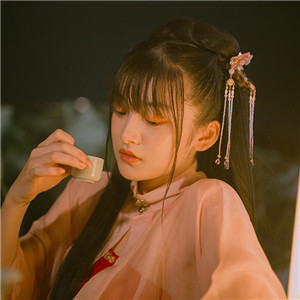 夜色杏粉小依獨(dú)醉酒古風(fēng)頭像，女生古風(fēng)頭像
