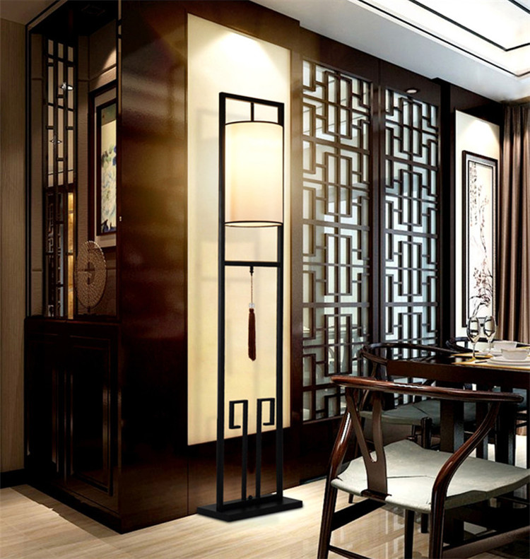 現(xiàn)代仿古鐵藝落地?zé)簦诺湫轮惺搅⑹綗艟? src="/wenxue/d/file/bigpic/190404/04/14-1FRF95942-51.jpg" / data-kD1r="cQlomd"><img alt=