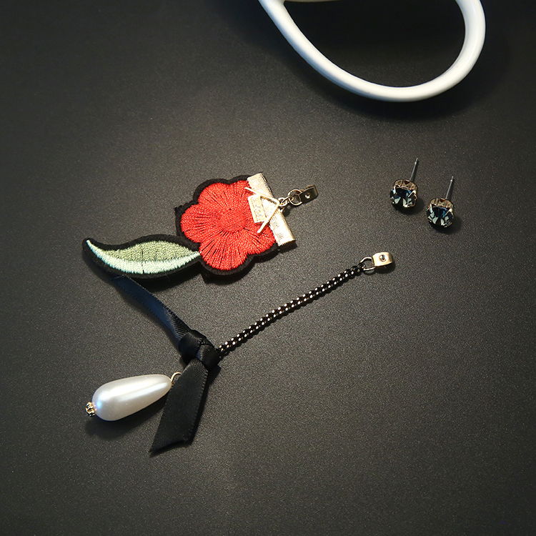 家佳樂文學(xué)時(shí)尚刺繡耳環(huán)不對稱耳釘長款珍珠吊墜