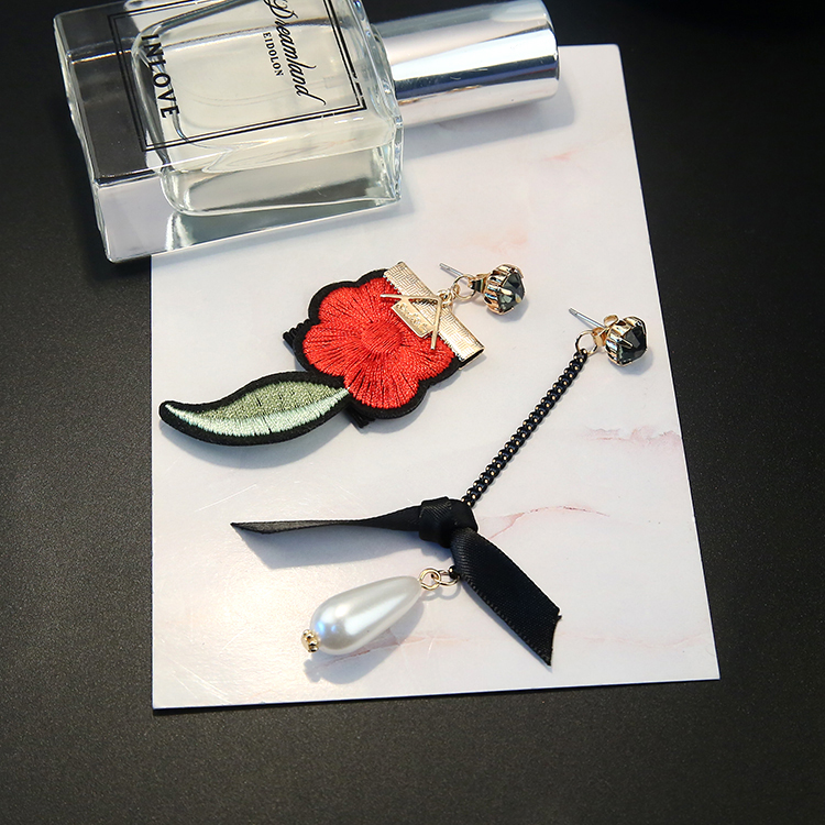 家佳樂文學(xué)時(shí)尚刺繡耳環(huán)不對稱耳釘長款珍珠吊墜