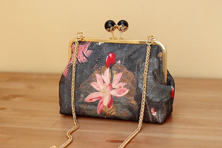 家佳樂文學(xué)復(fù)古水墨荷花斜挎旗袍手工包